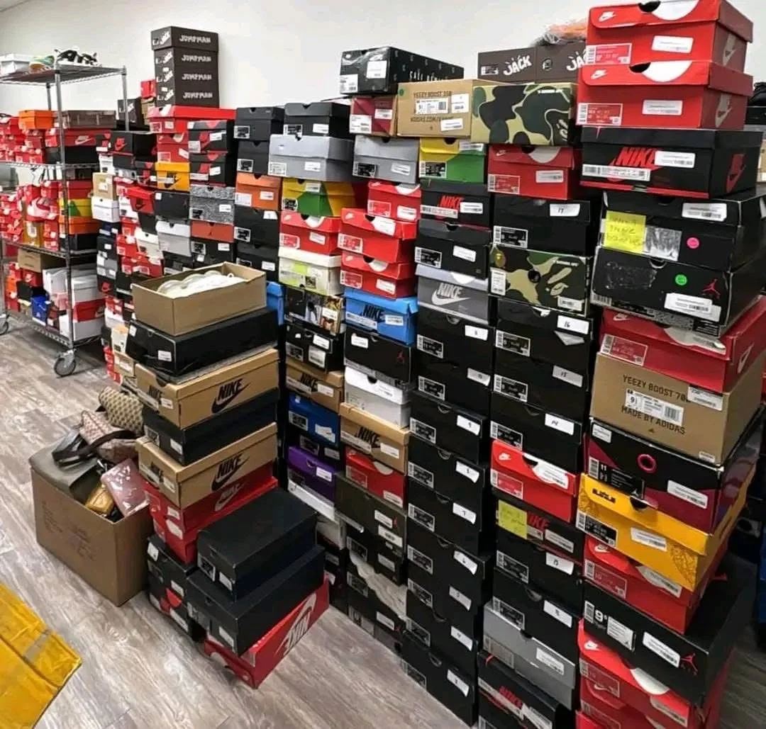 quality-nike-sneakers-pallet-mixed.webp Wholesale Mixed Shoes Pallet (100 Pairs) - Image 1